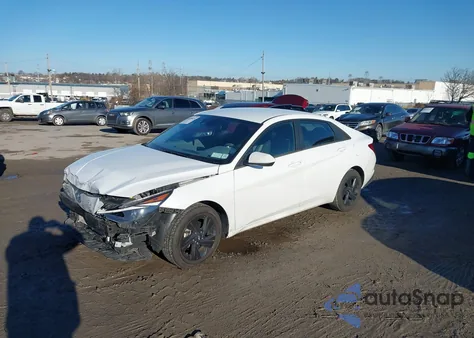 2022 Hyundai Elantra Sel z USA, uszkodzony, nr VIN 5NPLM4AG2NH053748